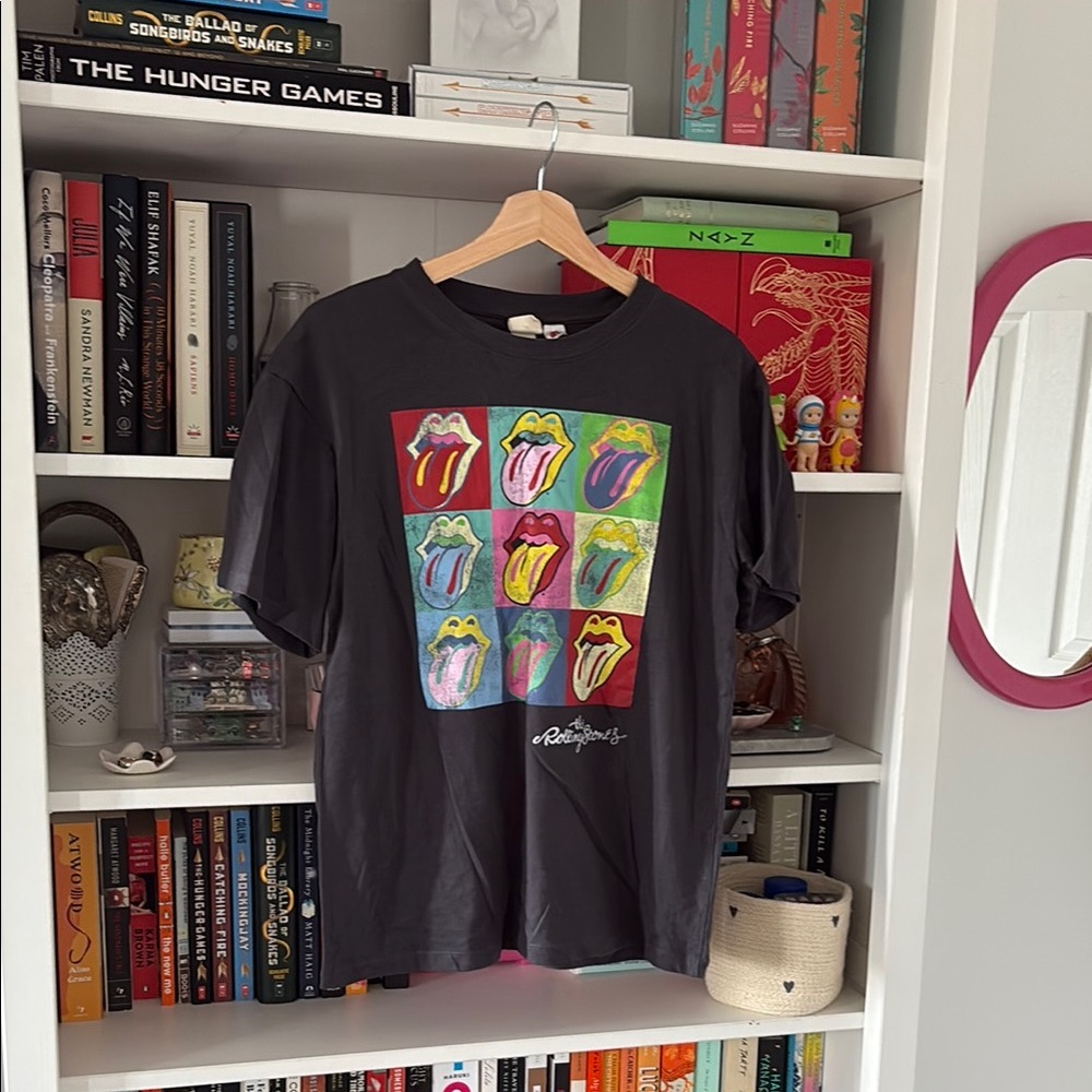 3/$30 BNWOT the rolling stores x h&m size S women’s graphic tee
